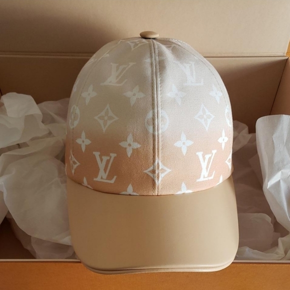 By Pool Monogram Gradient Cap Mist Gray Creme Med main image 12